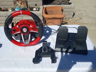 NINTENDO SWITCH MARIO KART RACING WHEEL WITH PEDALS 