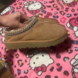 Uggs Tasman, Chestnut, Size 6 Women
