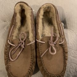 Weekend Ugg Slippers Size 6