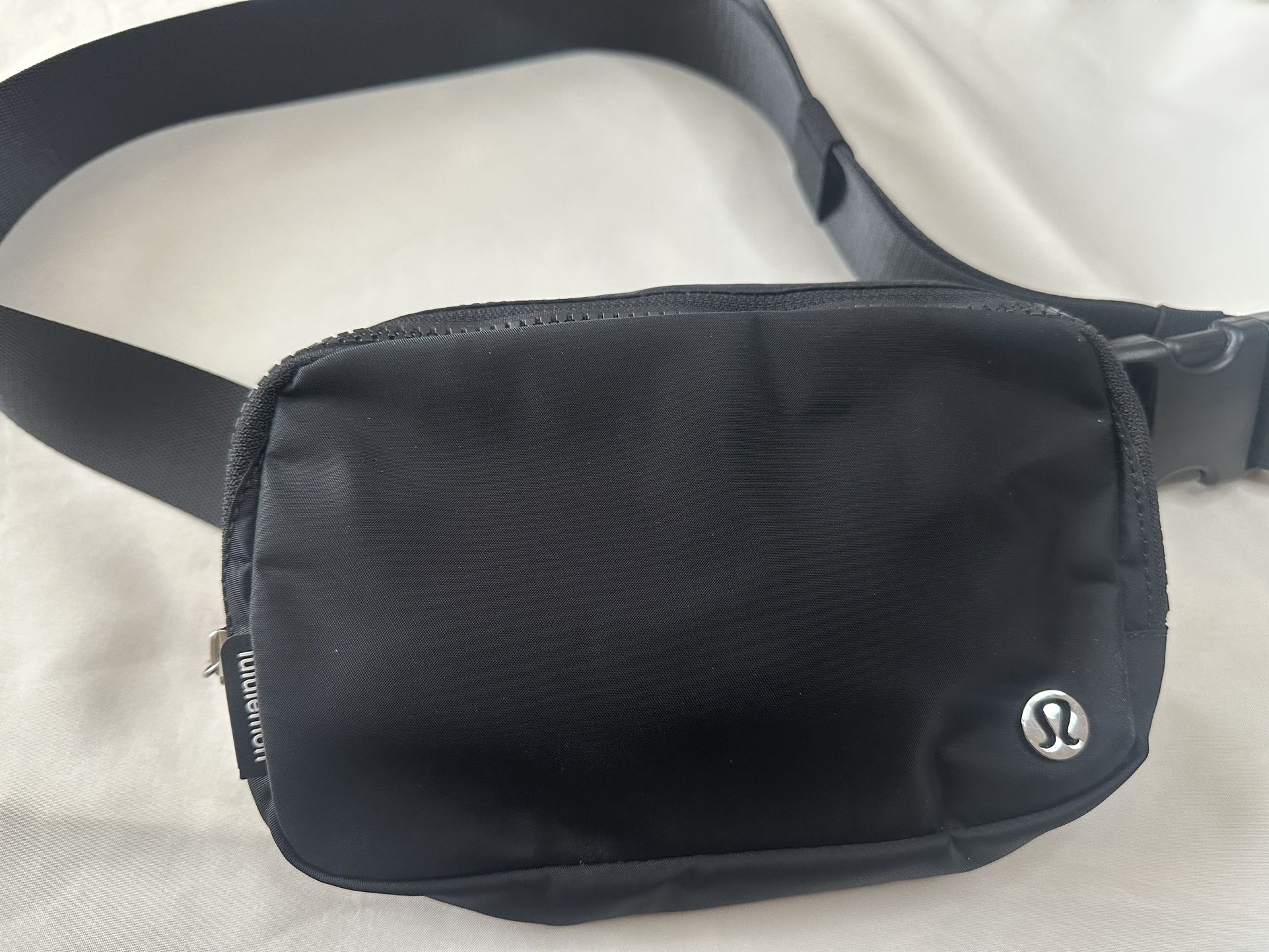 Lululemon Everywhere Belt Bag