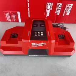 Milwaukee M18 18V Dual Bay Simultaneous Super Charger