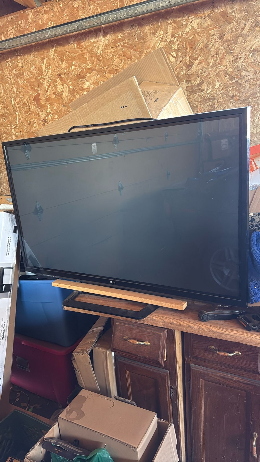 Large LG Tv Rotating Stand And Remote