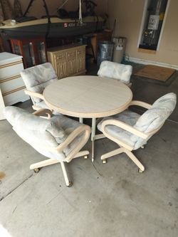 Kitchen Table Set/Table Set 42 Inches with 4 Chairs and Extension