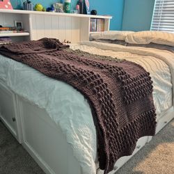 Full Size Bed w/ Drawers & Storage 