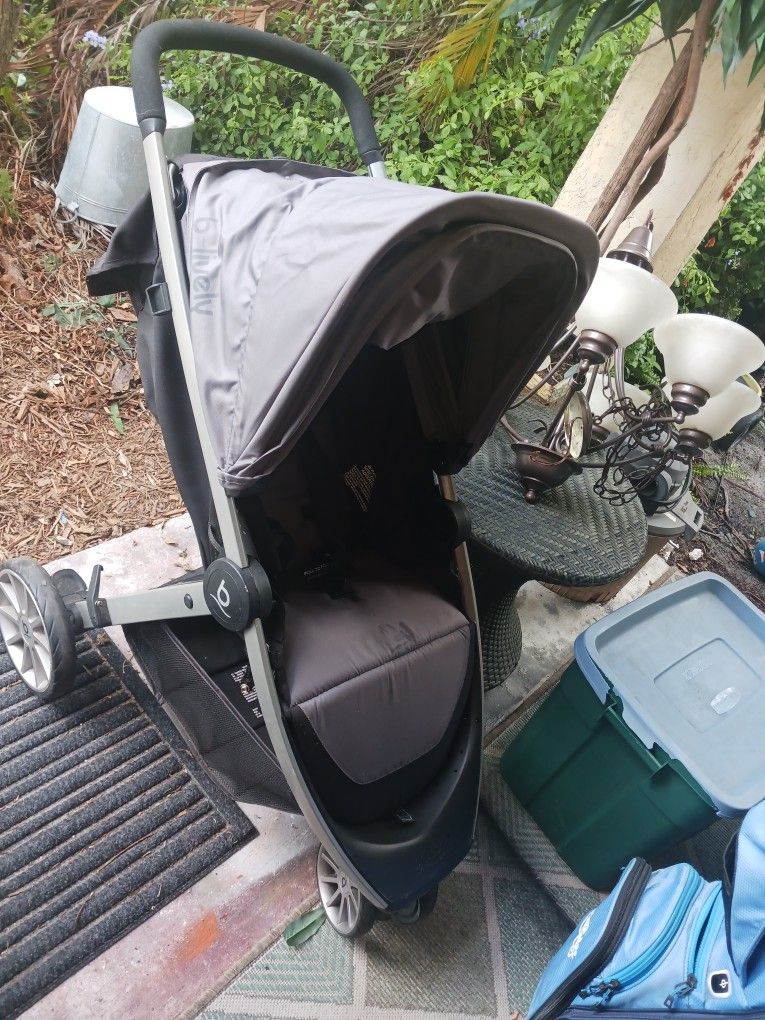 3 Like New Strollers Britex 3d An Urbini 20 Each Firm