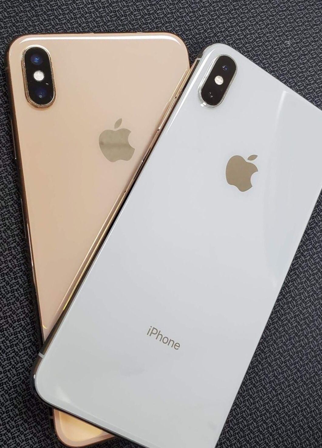 iPhone XS Max Unlocked Like New Condition With 30 Days Warranty