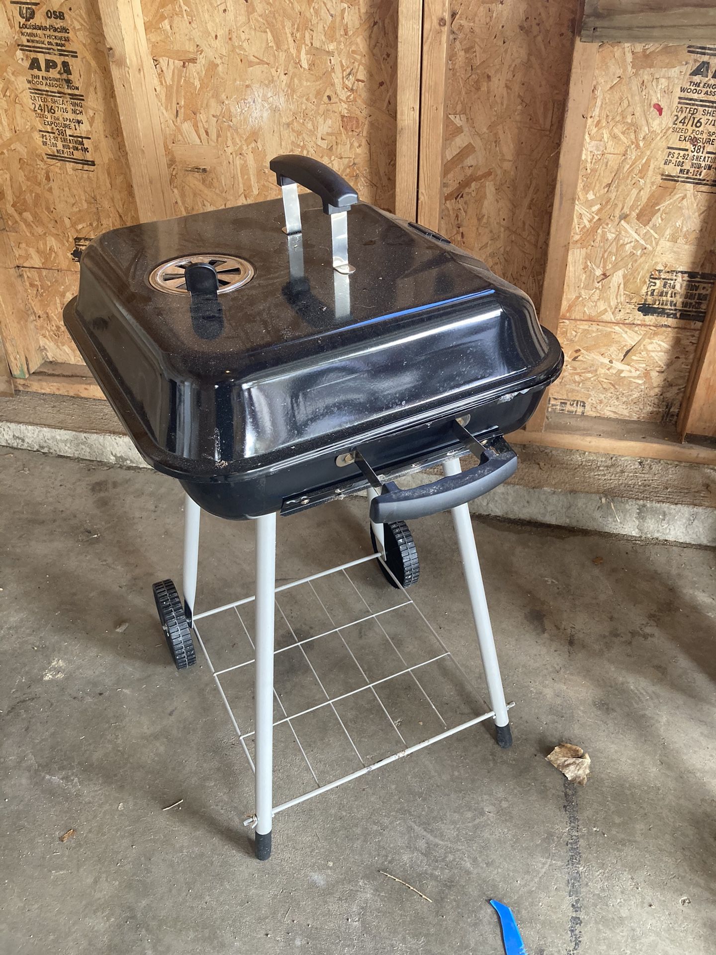 small grill in good pre-owned condition