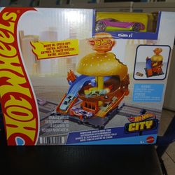 Hot Wheels City Downtown burger drive through