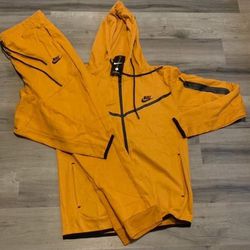 Nike Tech Fleece Suit