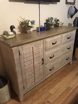 Dresser With Mirror