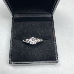 Ladies White Gold Diamond Ring