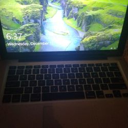 Macbook Pro (BOOTED WITH WINDOWS 10)