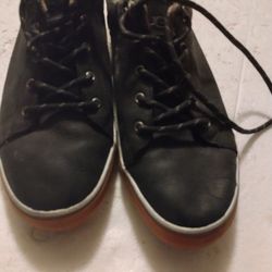 UGG Men's Size 11 Waterproof Leather Casual Shoes