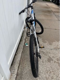 GT mountain bike 29 inch rim