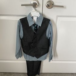 Boys Size 6 Van Heusen 4 Piece Suit