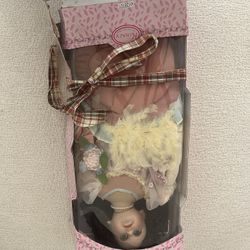 Kinney Porcelain doll Ky28101 Collectors