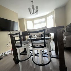 Kitchen Table & 4 Chairs