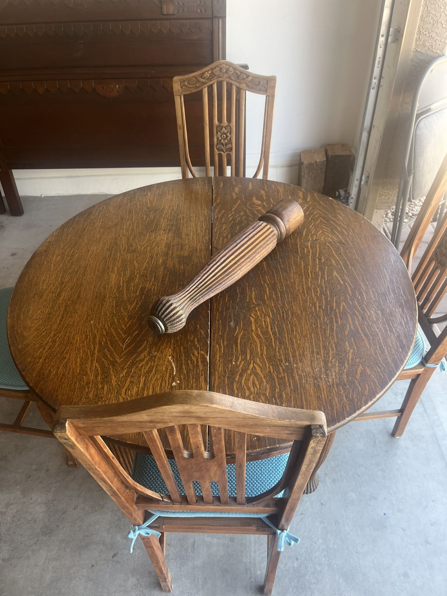 Antique Oak Table With 4Chairs