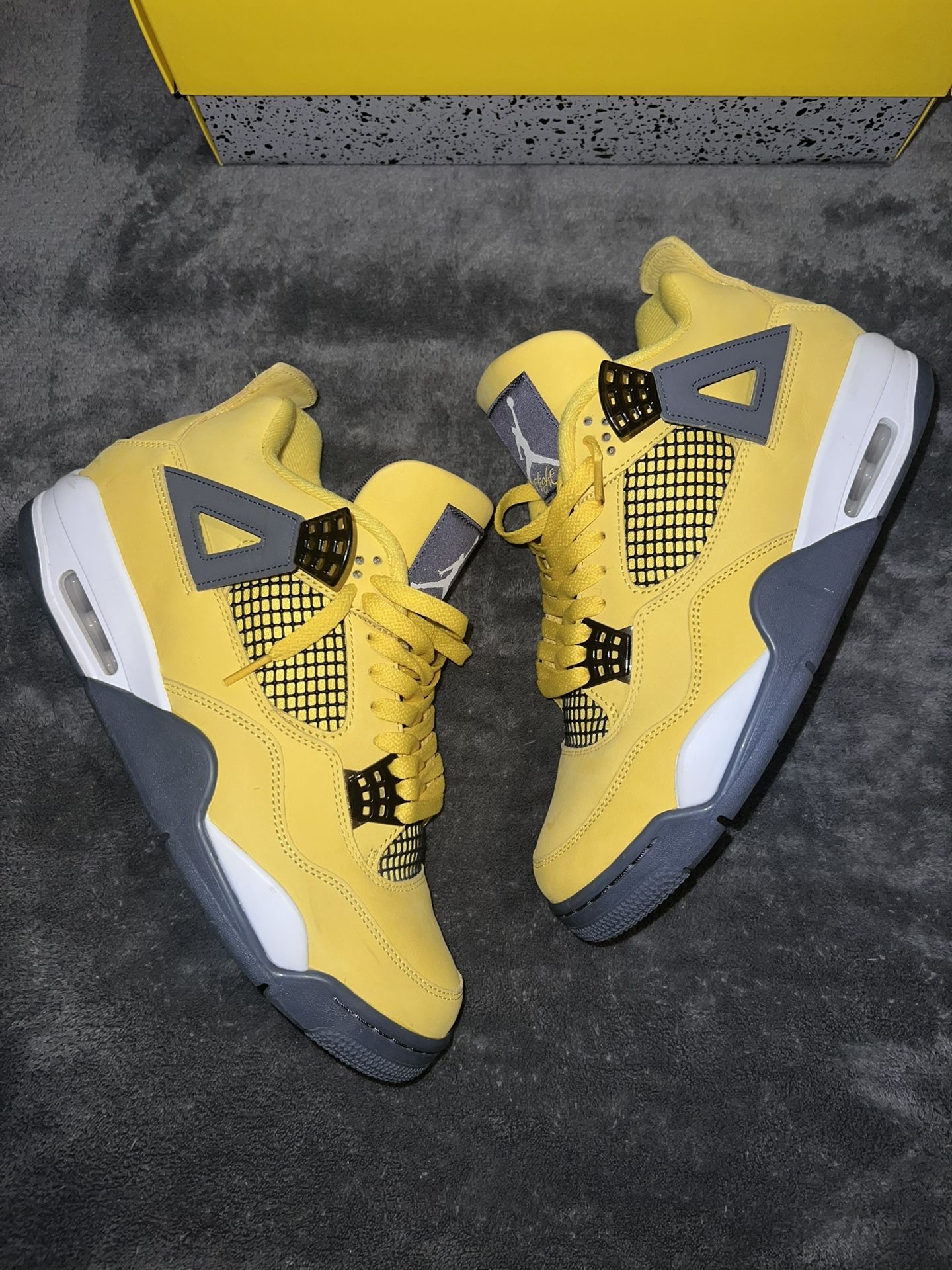 Air Jordan 4 Lightning