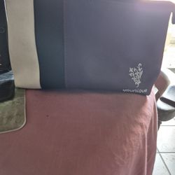 YOU NIQUE  WALLET BAG  OR  MAKEUP  EXCELLENT CONDITION ORIGINAL PRICE $75. 