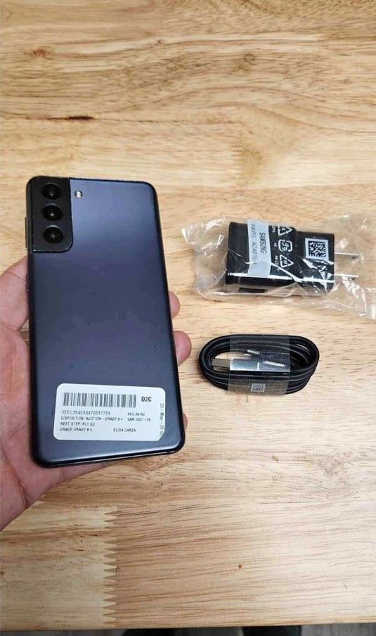 Samsung Galaxy S21, Factory Unlocked, Excellent Condition. Like New