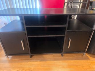 TV Stand / Entertainment Center