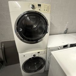 Electrolux Washer And Dryer Set “27 ( Lavadora Y Secadora )