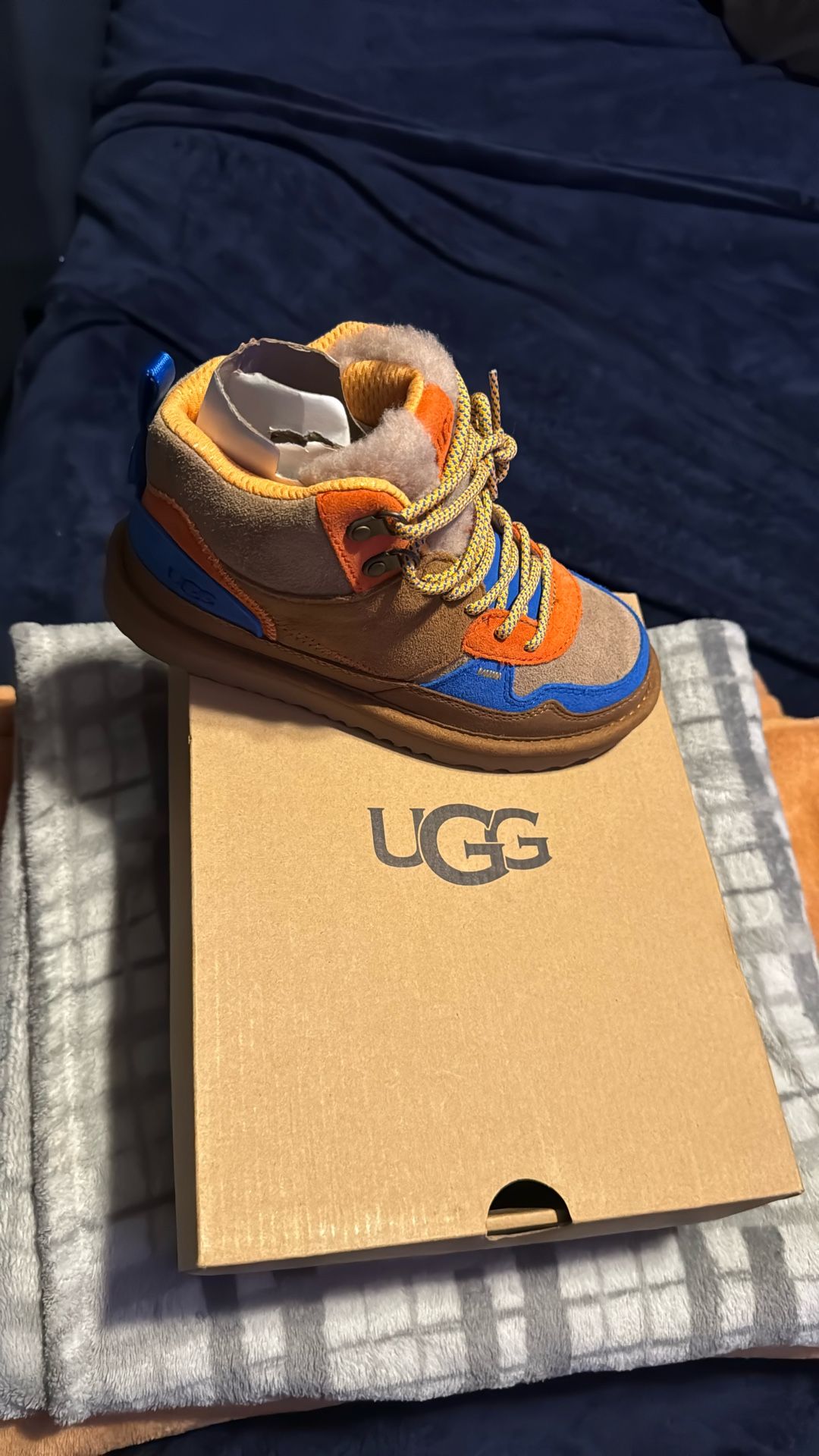 UGG