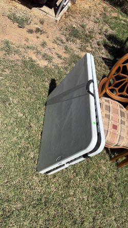 Folding table