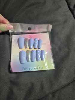 Press on nails