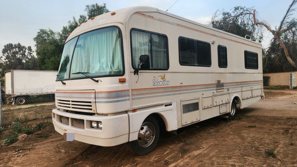 Class A motorhome in good condition and very clean