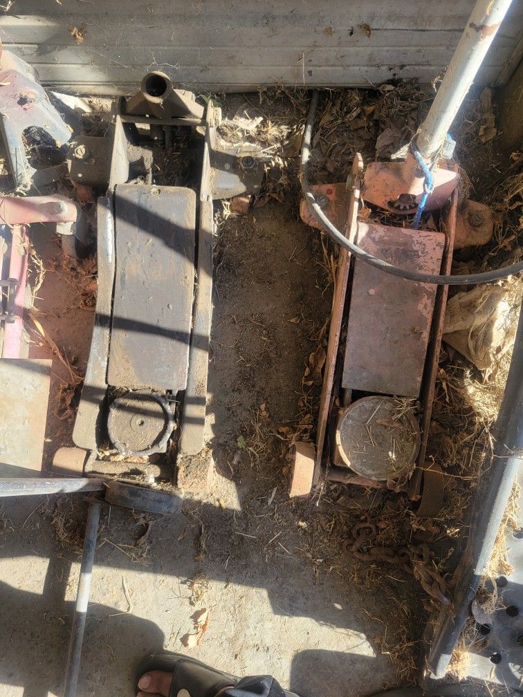 2 Car Jacks