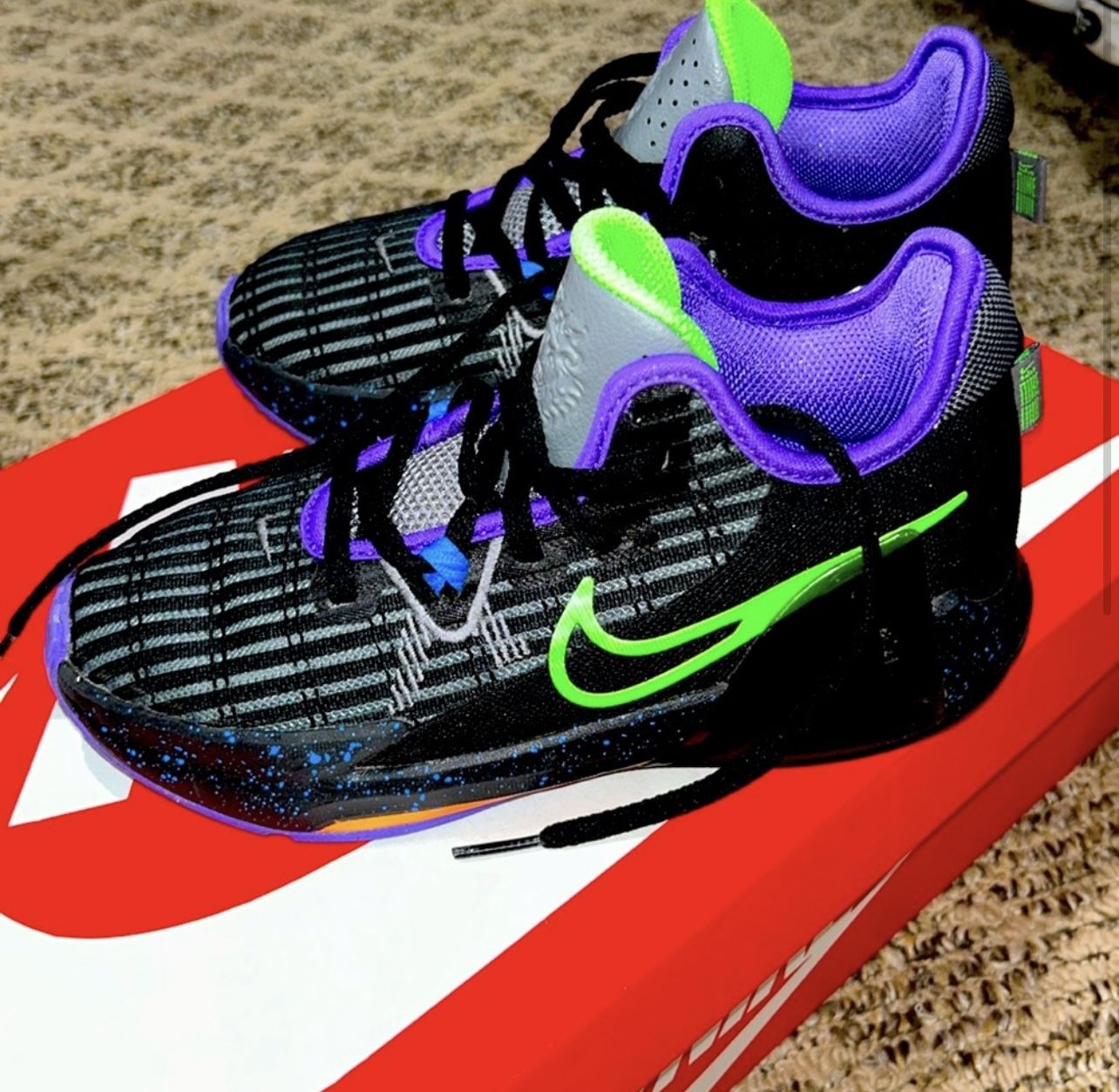 Nike Lebron Witness kids basketball shoes 1.5Y