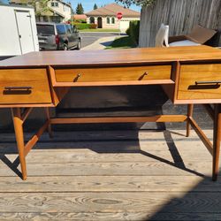 Beautiful desk For Sale In Manteca