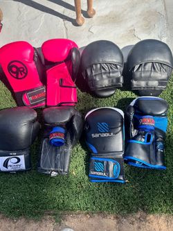 Three pair boxing gloves 14oz sanabul and 9 round