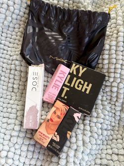Makeup bundle