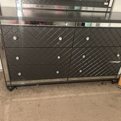 Refino Dresser