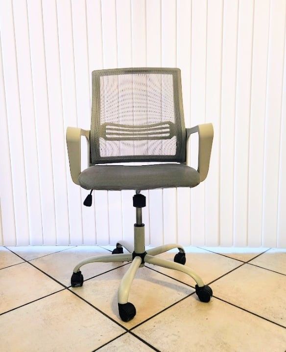 Mid Back Gray Executive Mesh Ergonomic Rolling Task Chair 

