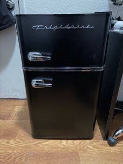 Black Retro Mini Fridge - Fridgidaire