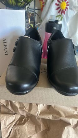 Clark shoes 8 1/2 like mini boots