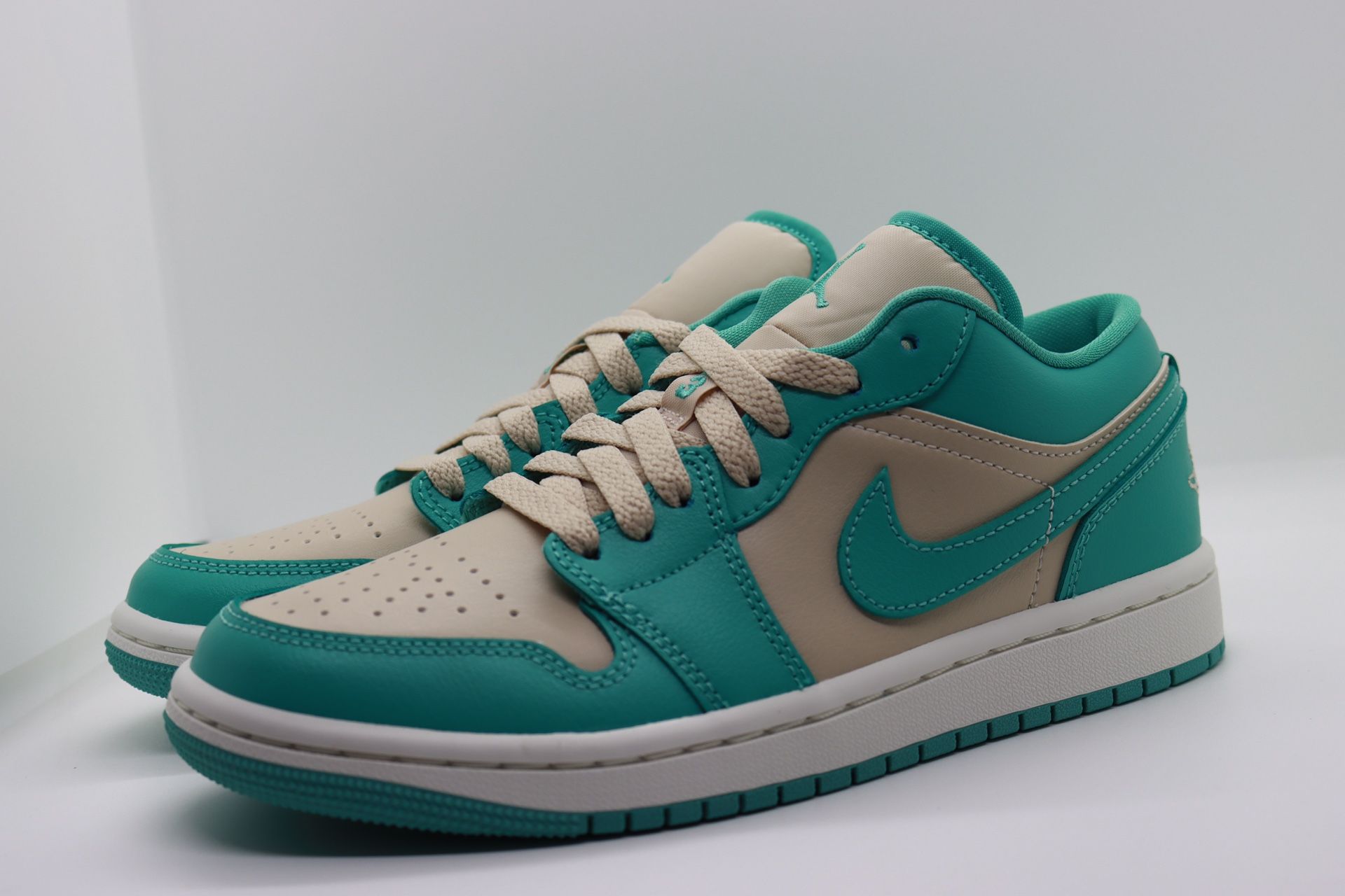 Air Jordan Low Tropical Teal Sandy Beige