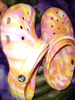 Womens Crocs size 6 tie die pink orange yellow multi colored