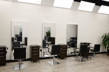 SALE – COMPLETE SALON SETUP
