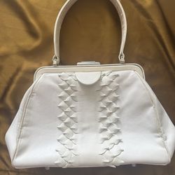 Stunning Woman’s  vintage pure white leather purse bag