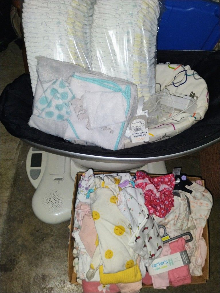 4 Mom Swing Newborn Clothes And Diapers