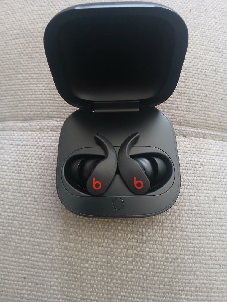 Beats fit pro wireless noise canceling earbuds