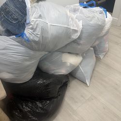 (4) huge full bags women’s clothing m/l