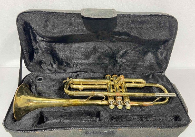 Mid-century Vincent Bach Bundy Trumpet with case