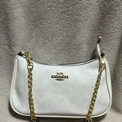 White Coach Bag, Pickup In Blaine, Cash Only.