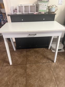 White table desk